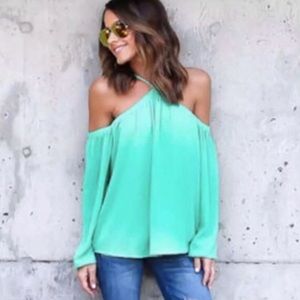 NWT BOHO COLD SHOULDER HALTEE TOP